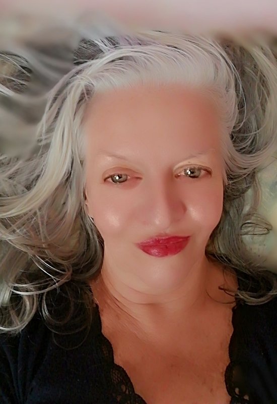 Olga • 65 • Autriche