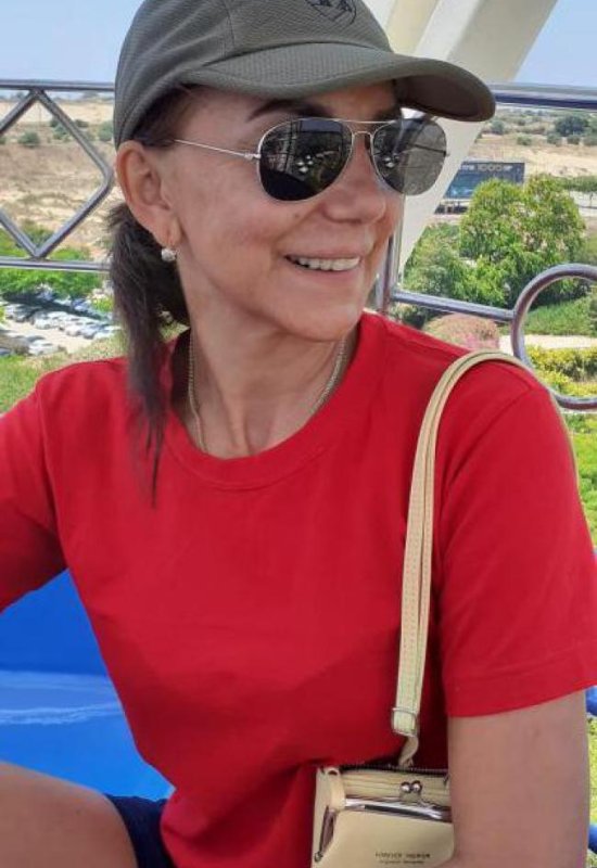 Dilya • 58 • Uzbekistan