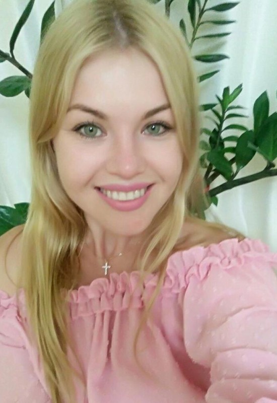 Olga • 39 • Russia