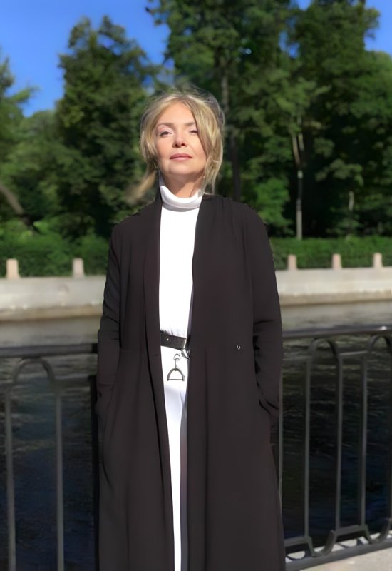 Anna • 60 • Russie