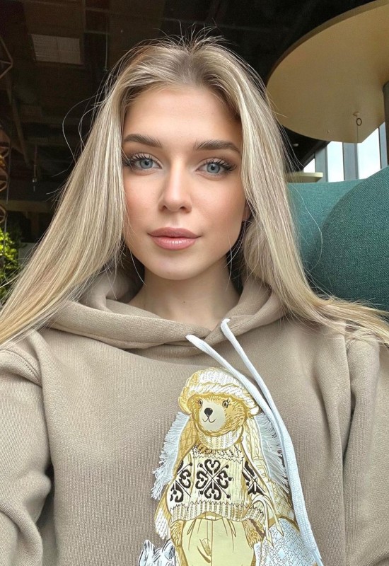 Kristina • 31 • Russie