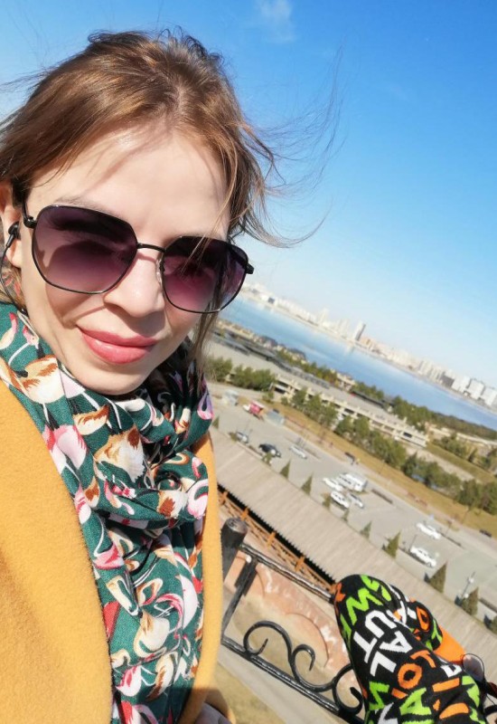 Alena • 35 • Russia