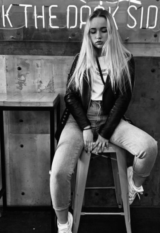 Krisdss • 21 • Russia