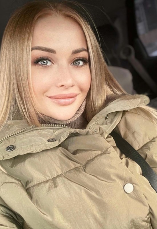 Alyona • 35 • Russia