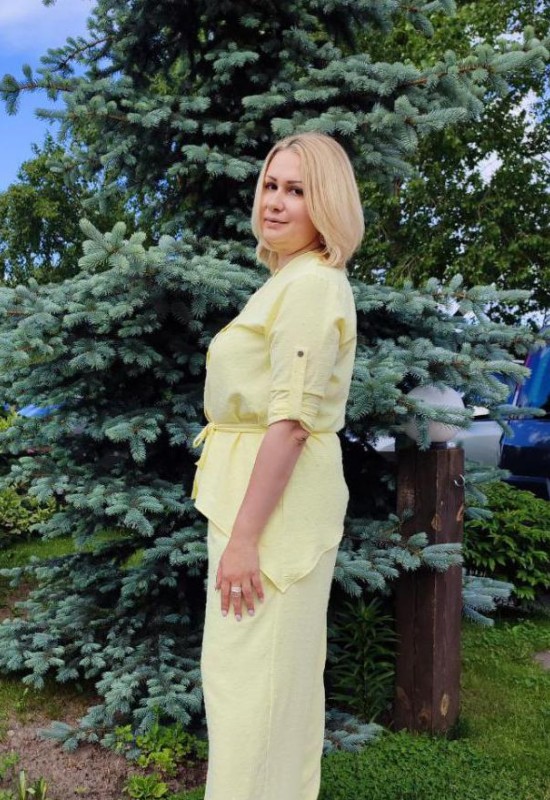 Anna • 38 • Ukraine