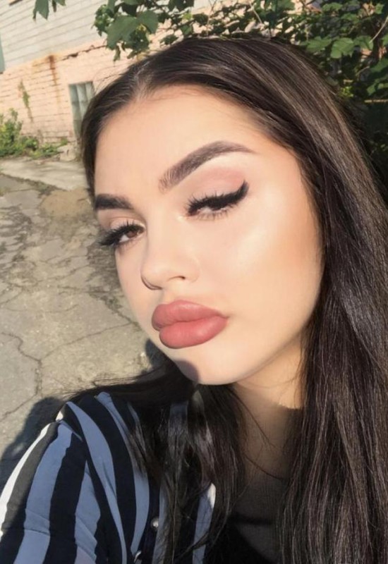 Oxana • 23 • Ukraine