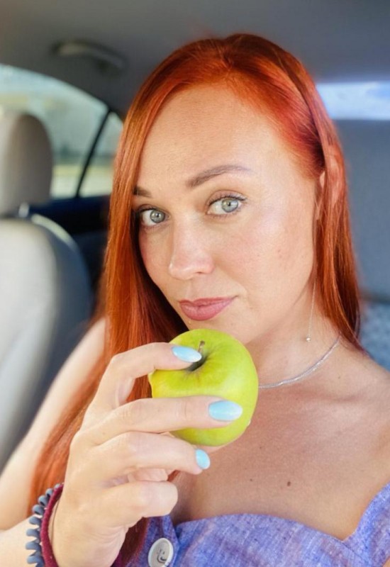 Olga • 38 • Russia