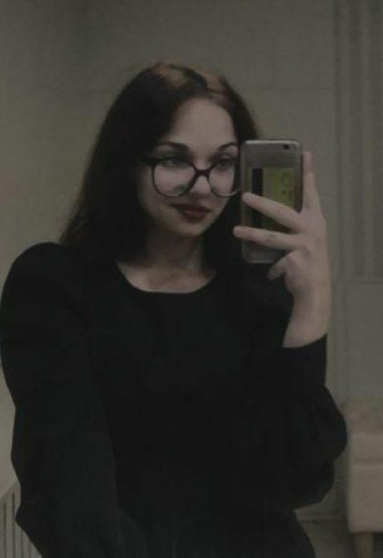 Polina • 24 • Росія