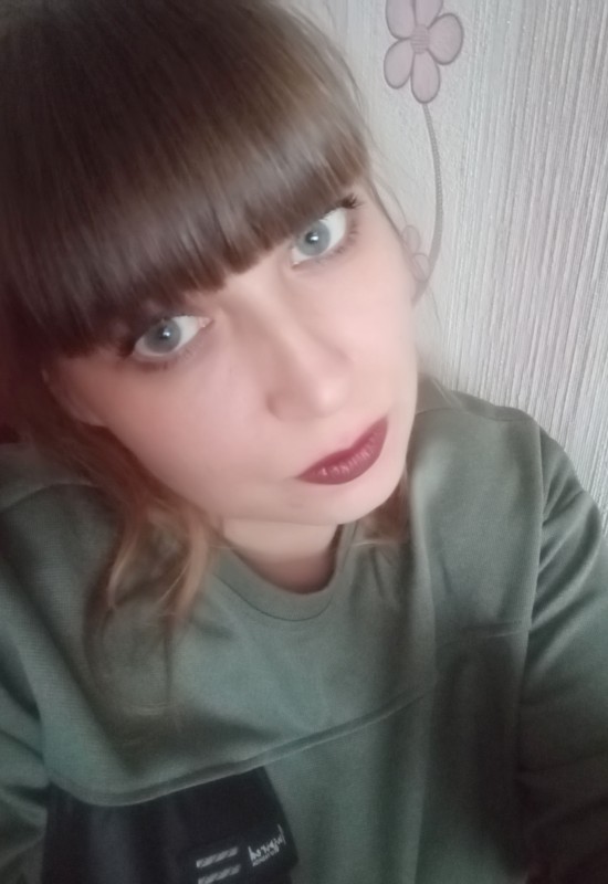 Victoria • 35 • Russia