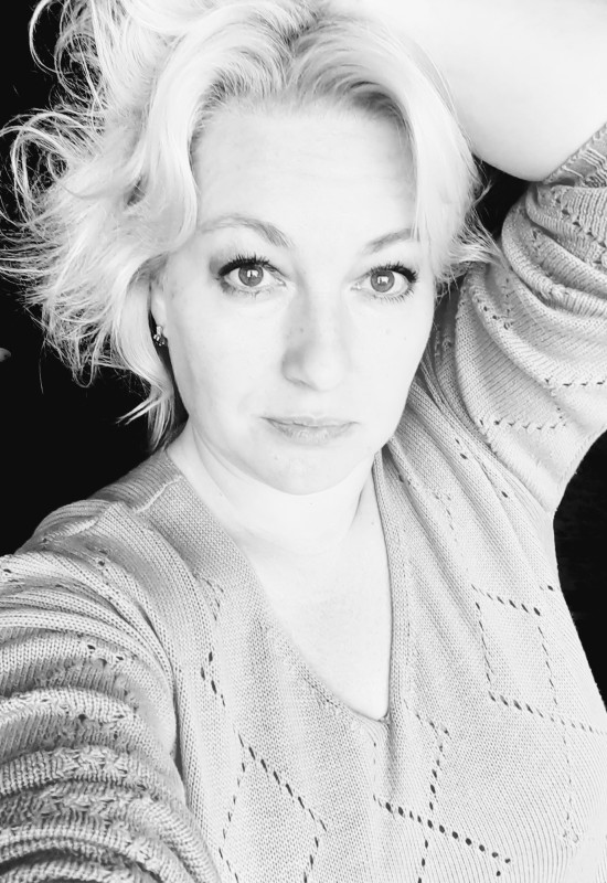 Elena • 52 • Russie