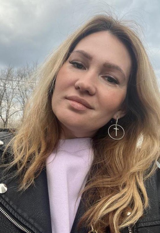 Nadia • 40 • Russia