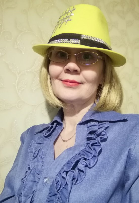 Olya • 54 • Russia