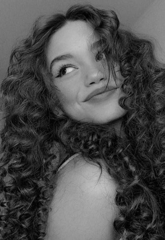 Elisabeta • 24 • Russie