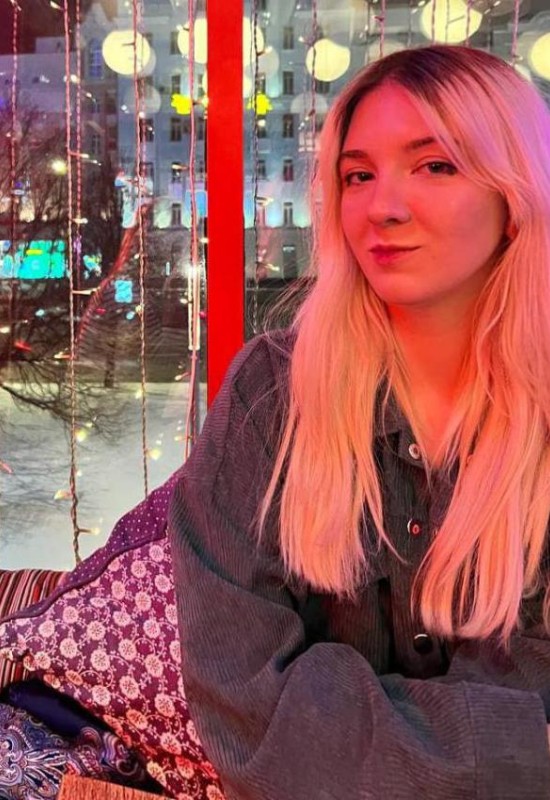 Lily • 27 • Russia