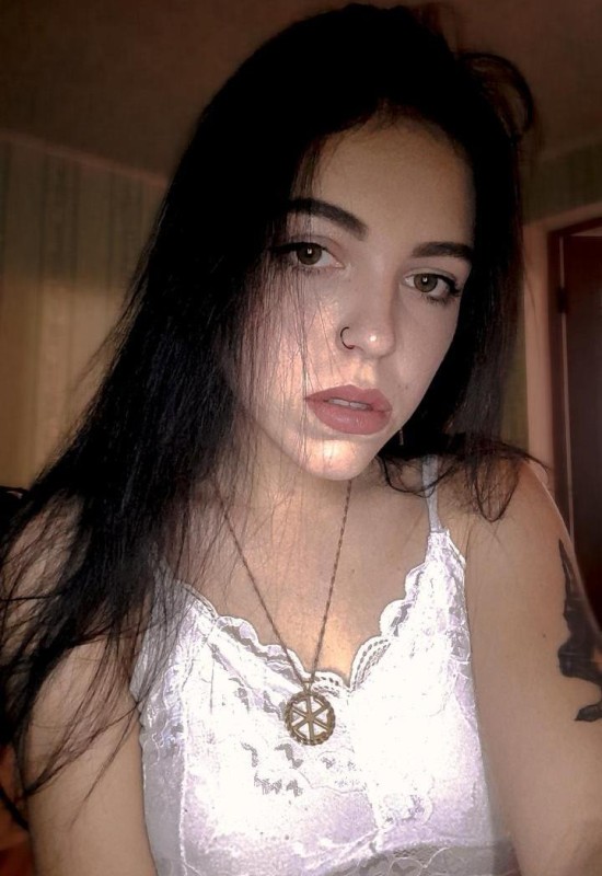 Inna • 22 • Ukraine