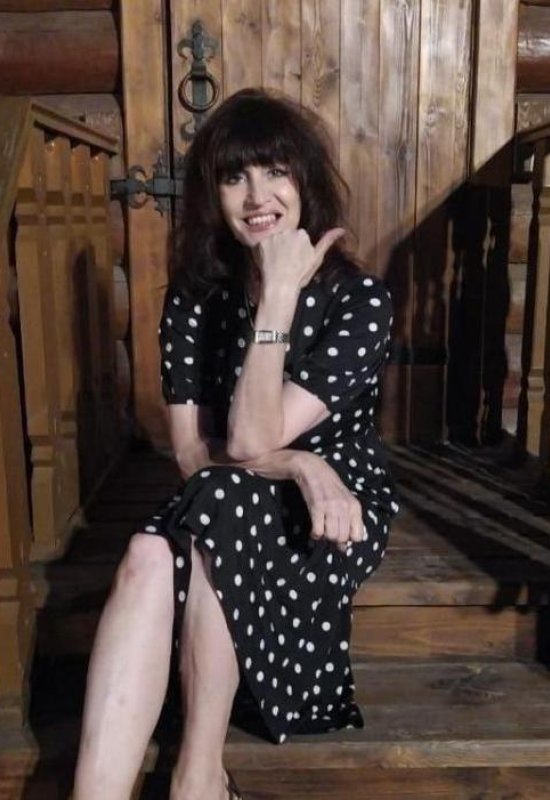 Elena • 61 • Russie