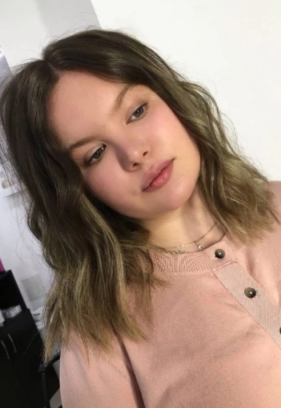 Elisabeta • 23 • Russie