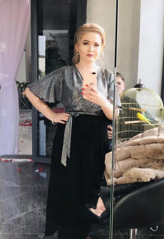 Elmira • 31 • Ouzbékistan
