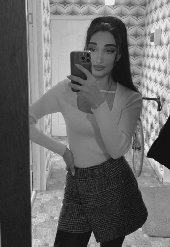 Sabina • 26 • Russie