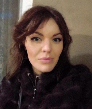 Alexandra, 32