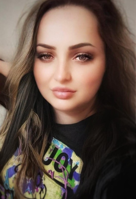 Nina • 34 • Russie