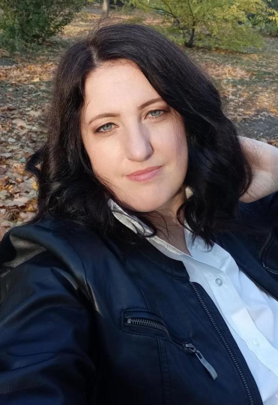 Angelina • 47 • France