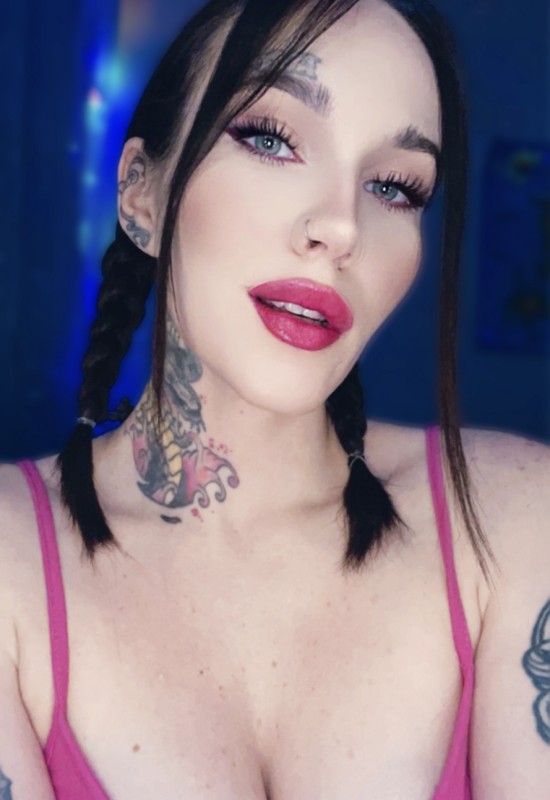 Yana • 30 • Russia