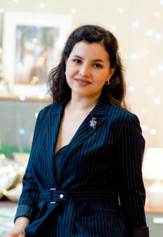 Svetlana • 43 • Russia