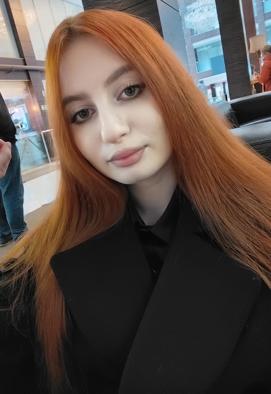 Izabella • 21 • Russie