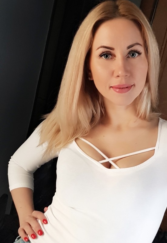 Yulia • 39 • Russia