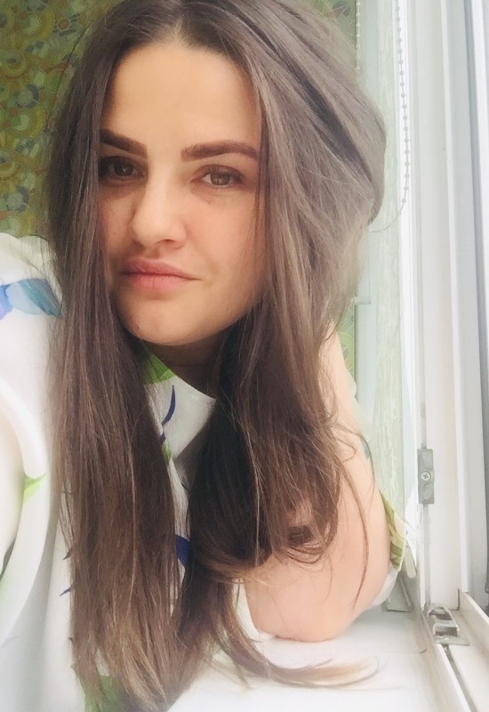 Maryna • 40 • Ukraine