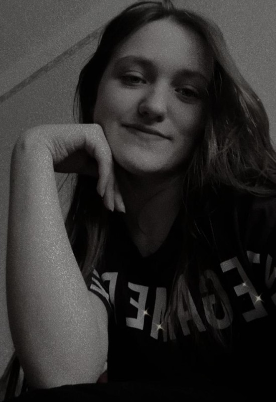 Anna • 21 • Україна