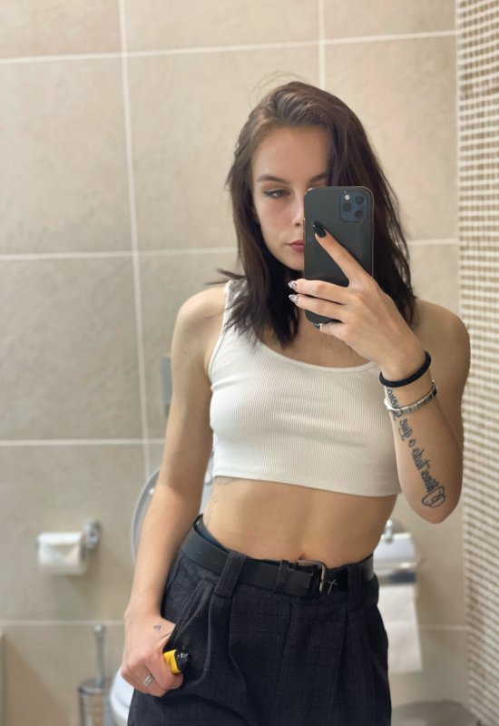 Diana • 24 • Portugal