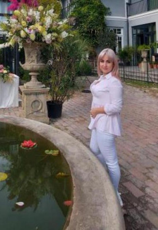 Alena • 38 • United States