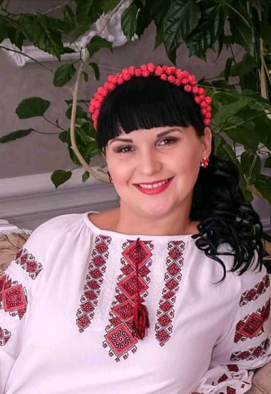 Victoria • 35 • Ukraine