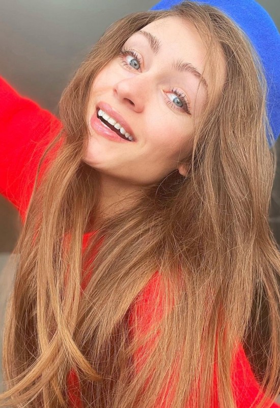 Julia • 38 • Ukraine