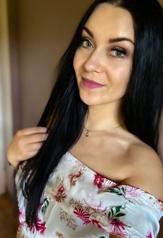 Darianna • 37 • Ukraine