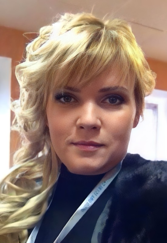 Julia • 41 • Russia