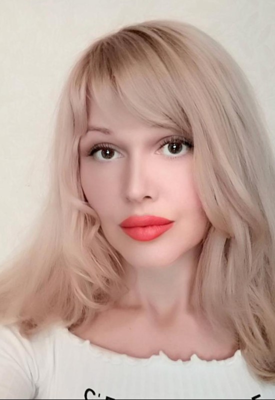 Julia • 40 • Россия