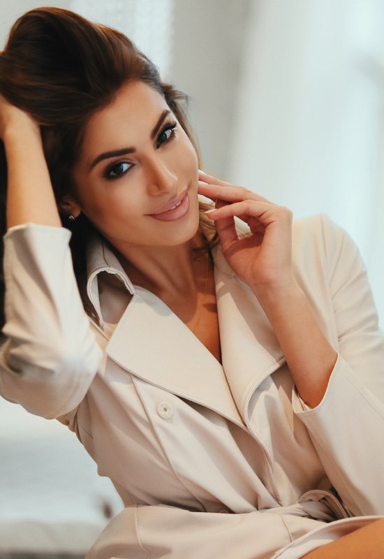 Karolina • 38 • Moldova