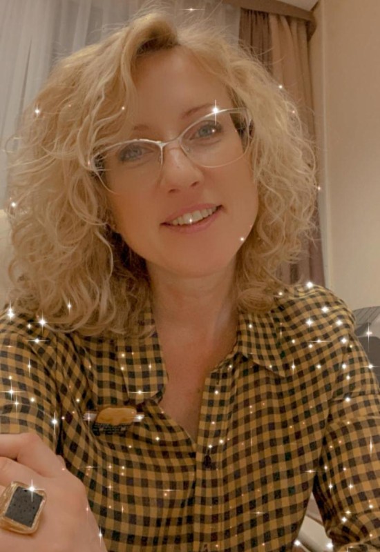 Olga • 46 • Russie