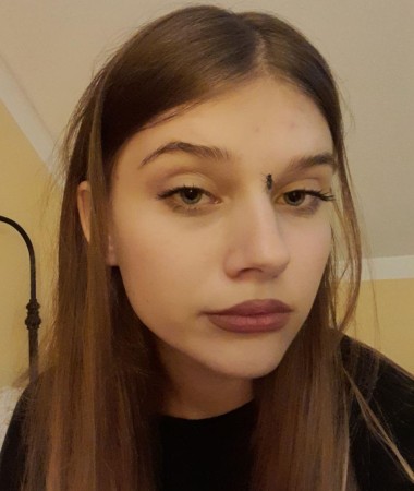 Lena, 22