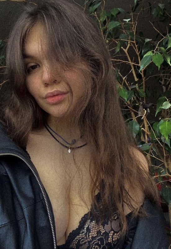 Leyla • 30 • Russie