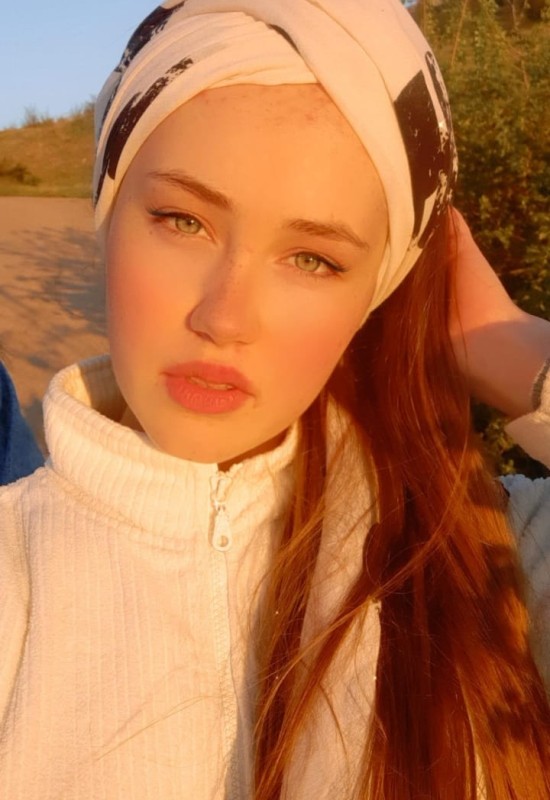 Linda • 22 • Russia