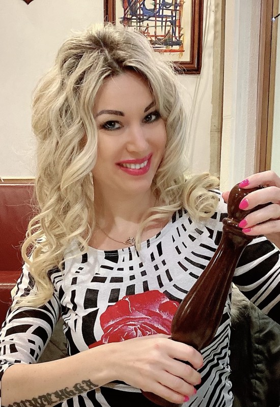 Natacha • 48 • France