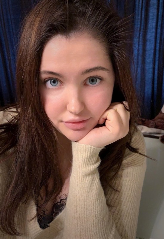 Vika • 36 • Russia