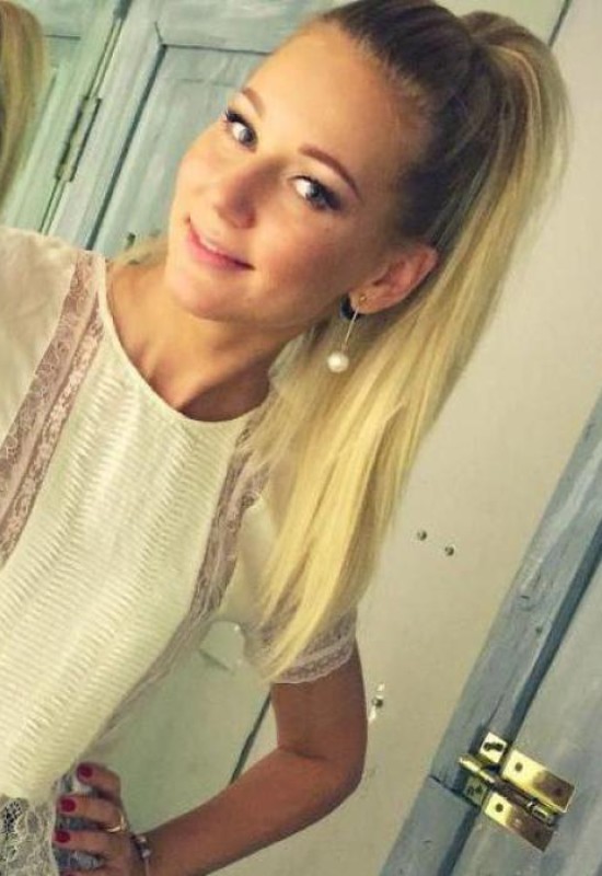 Yana • 32 • Russia