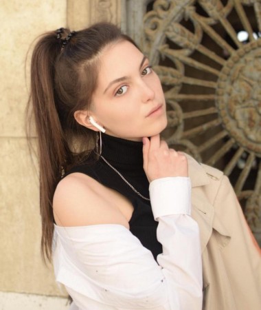 Yuna, 22