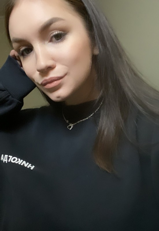 Anya • 27 • Russie