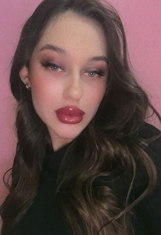 Alina • 23 • Росія